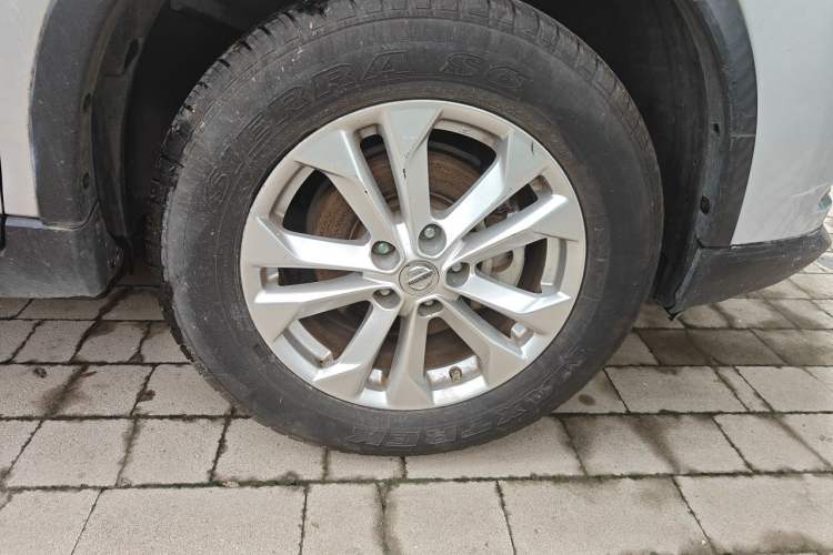 Used Nissan X-Trail 2014 2.0L CVT Comfort Edition 2WD Right Front Wheel Hub