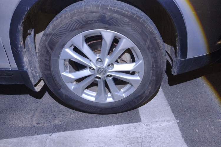Used Nissan X-Trail 2014 2.5L CVT Luxury Edition 4WD Right Front Wheel Hub