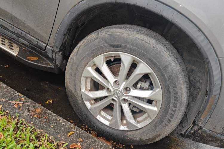 Used Nissan X-Trail 2014 2.0L CVT Comfort Edition 2WD Right Front Wheel Hub