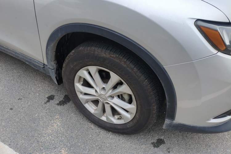 Used Nissan X-Trail 2014 2.0L CVT Comfort Edition 2WD Right Front Wheel Hub
