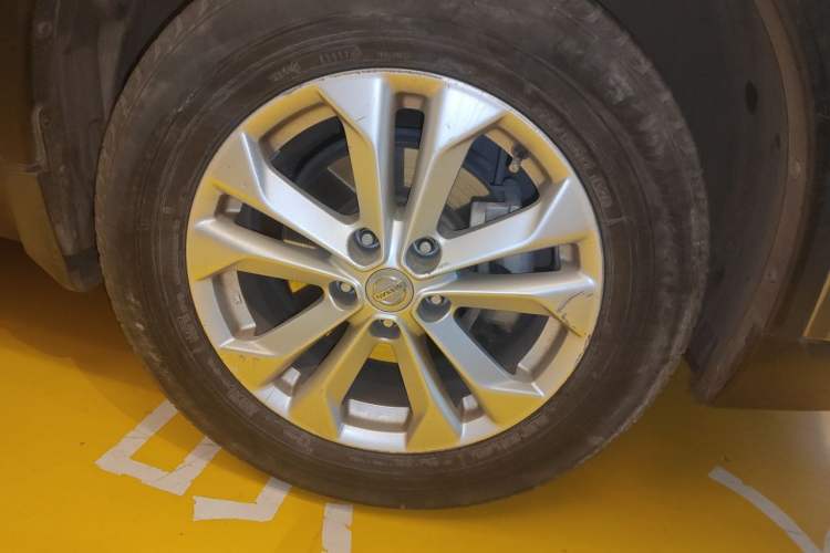 Used Nissan X-Trail 2014 2.0L CVT Comfort Edition 2WD Right Front Wheel Hub