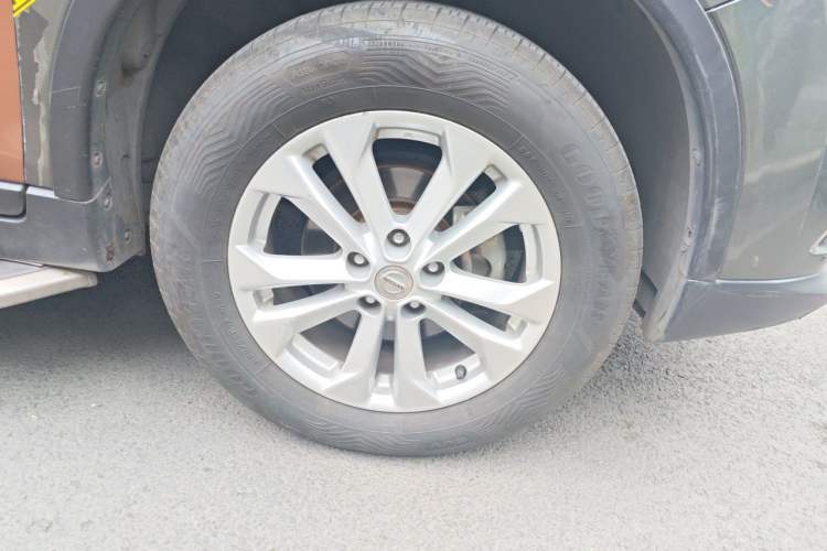 Used Nissan X-Trail 2014 2.0L CVT Comfort Edition 2WD Right Front Wheel Hub