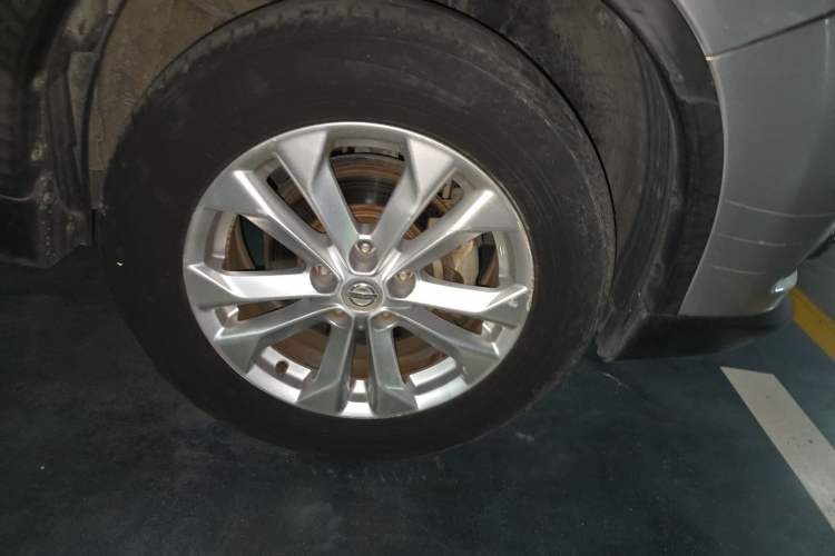 Used Nissan X-Trail 2014 2.0L CVT Comfort Edition 2WD Right Front Wheel Hub