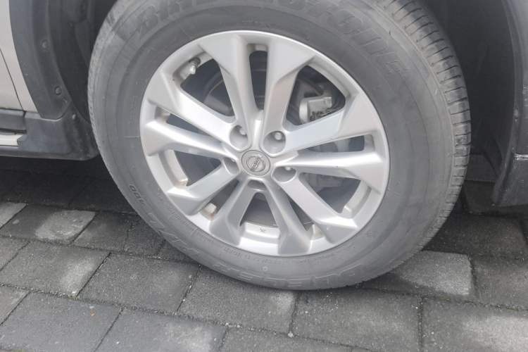Used Nissan X-Trail 2014 2.0L CVT Comfort Edition 2WD Right Front Wheel Hub