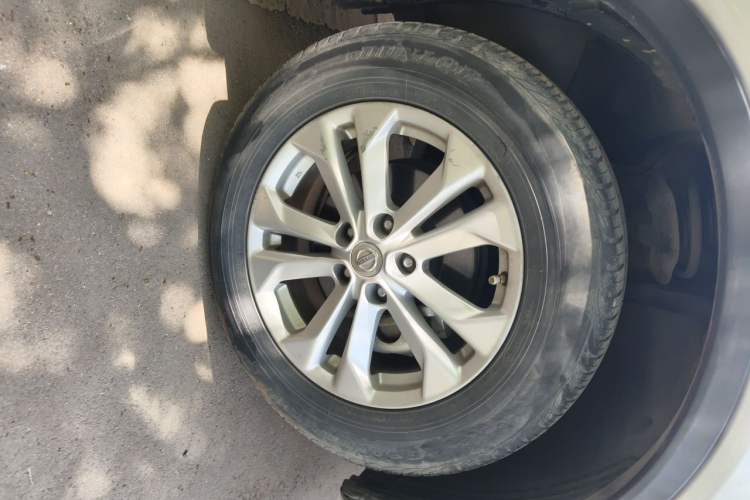 Used Nissan X-Trail 2014 2.0L CVT Comfort Edition 2WD Right Front Wheel Hub