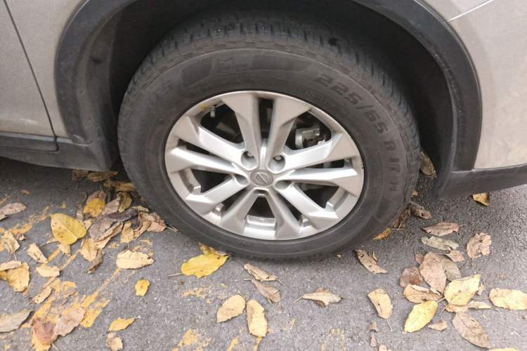 Used Nissan X-Trail 2014 2.0L CVT Comfort Edition 2WD Right Front Wheel Hub