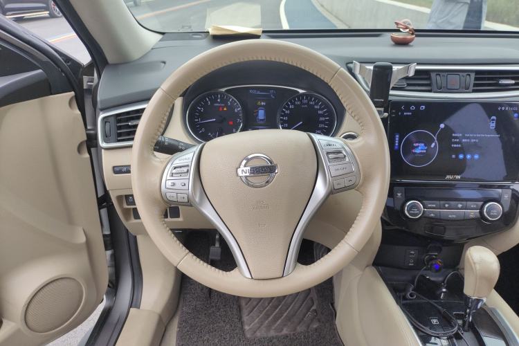 Used Nissan X-Trail 2014 2.5L CVT Ultimate Edition 4WD Steering Wheel