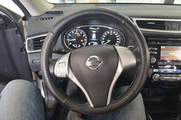 Used Nissan X-Trail 2014 2.0L CVT Comfort Edition 2WD Steering Wheel