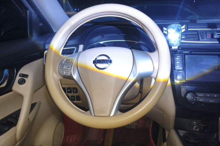 Used Nissan X-Trail 2014 2.5L CVT Luxury Edition 4WD Steering Wheel