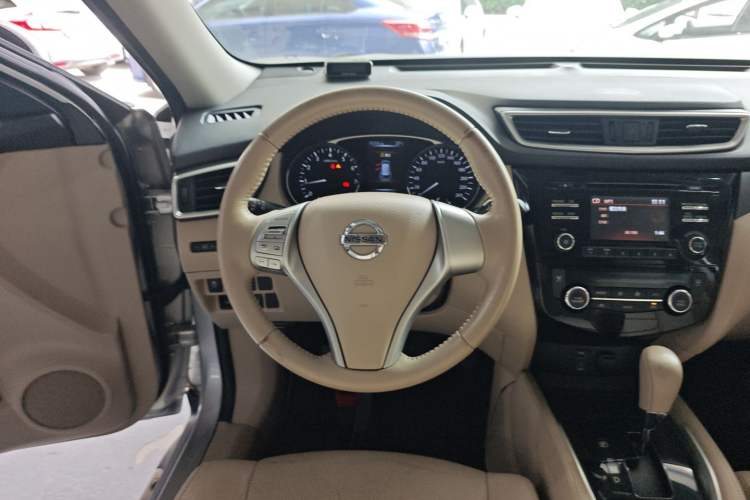 Used Nissan X-Trail 2014 2.0L CVT Comfort Edition 2WD Steering Wheel
