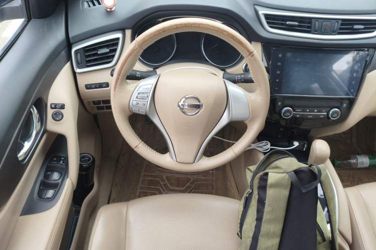 Used Nissan X-Trail 2014 2.0L CVT Comfort Edition 2WD Steering Wheel
