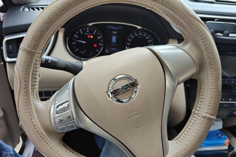 Used Nissan X-Trail 2014 2.0L CVT Comfort Edition 2WD Steering Wheel