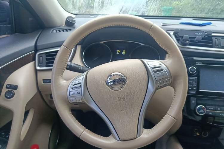 Used Nissan X-Trail 2014 2.5L CVT Ultimate Edition 4WD Steering Wheel