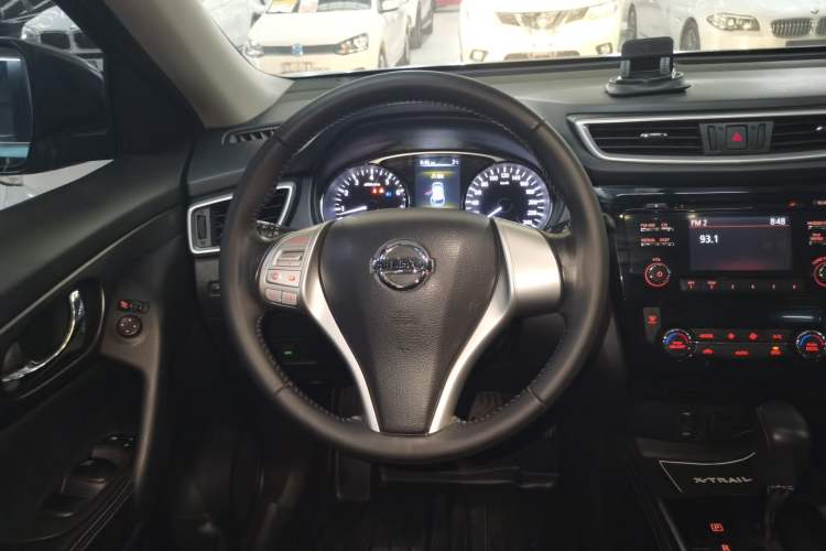 Used Nissan X-Trail 2014 2.0L CVT Comfort Edition 2WD Steering Wheel