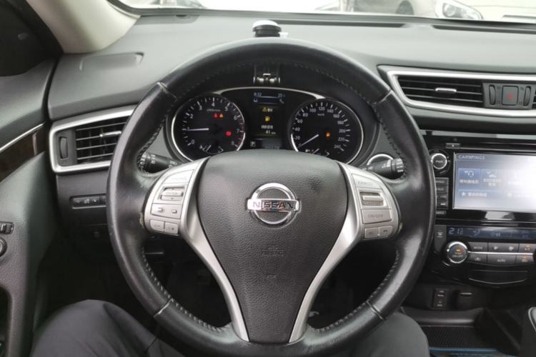 Used Nissan X-Trail 2014 2.5L CVT Luxury Edition 4WD Steering Wheel