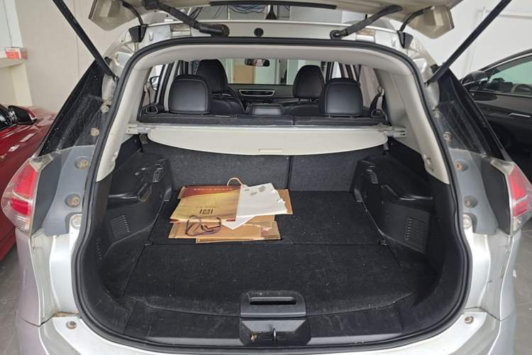 Used Nissan X-Trail 2014 2.0L CVT Comfort Edition 2WD Trunk