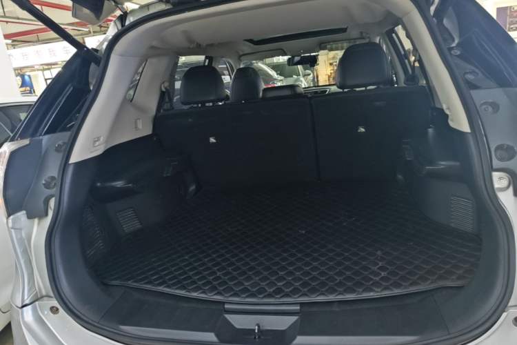 Used Nissan X-Trail 2014 2.5L CVT Luxury Edition 4WD Trunk