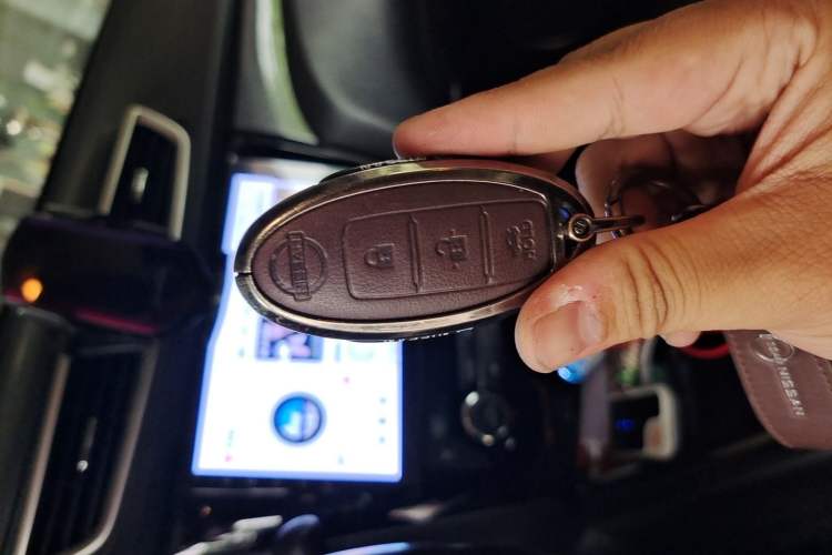 Used Nissan X-Trail 2014 2.5L CVT Luxury Edition 4WD Vehicle Key
