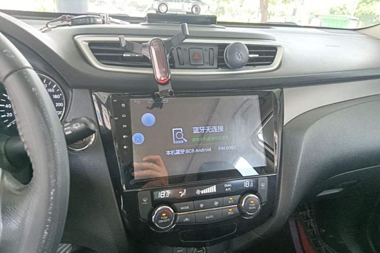 Used Nissan X-Trail 2014 2.0L CVT Comfort Edition 2WD Audio And AC Panel