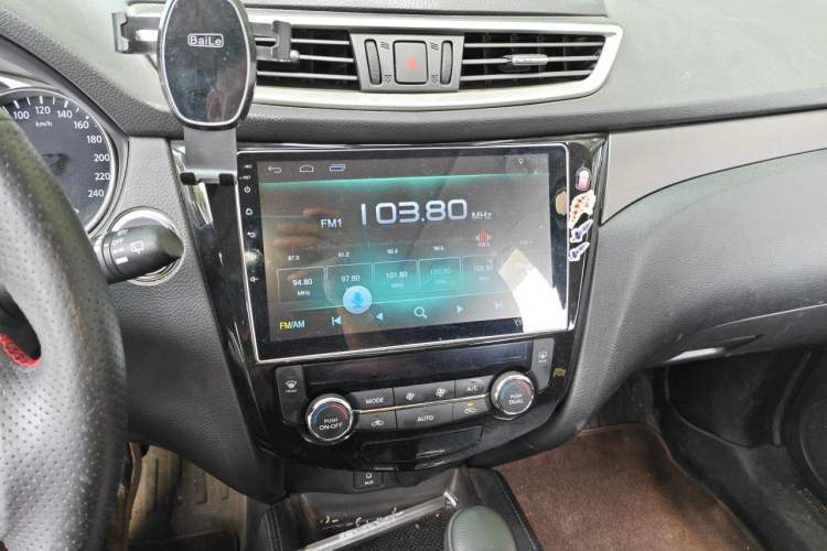 Used Nissan X-Trail 2014 2.0L CVT Comfort Edition 2WD Audio And AC Panel