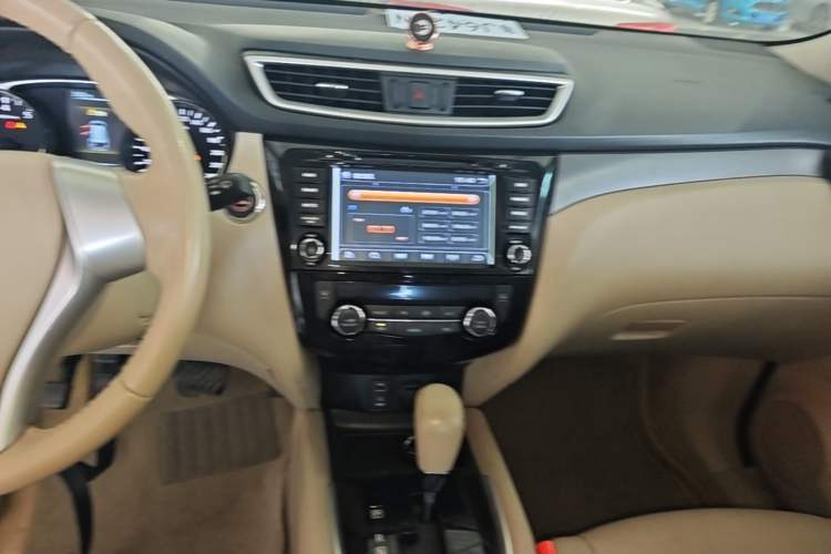Used Nissan X-Trail 2014 2.0L CVT Comfort Edition 2WD Audio And AC Panel