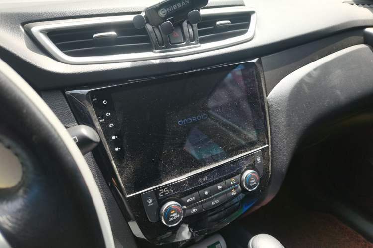 Used Nissan X-Trail 2014 2.0L CVT Comfort Edition 2WD Audio And AC Panel