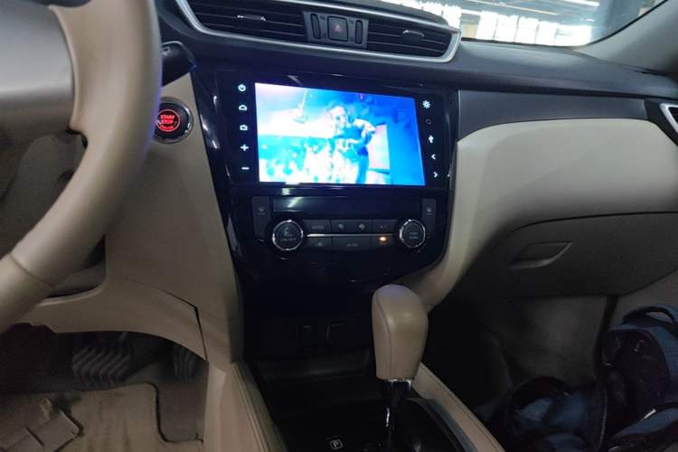 Used Nissan X-Trail 2014 2.0L CVT Comfort Edition 2WD Audio And AC Panel