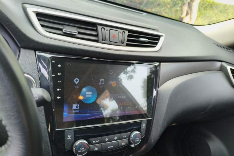 Used Nissan X-Trail 2014 2.0L CVT Comfort Edition 2WD Audio And AC Panel