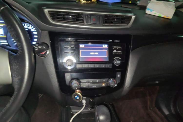 Used Nissan X-Trail 2014 2.5L CVT Leading Edition 4WD Audio And AC Panel