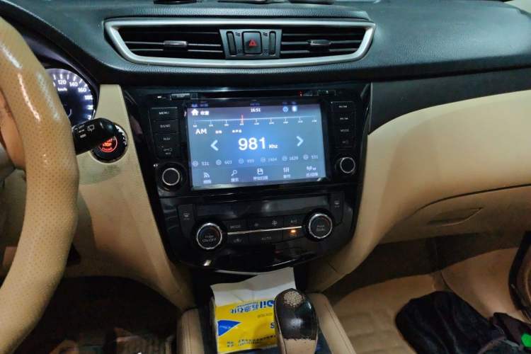 Used Nissan X-Trail 2014 2.0L CVT Comfort Edition 2WD Audio And AC Panel