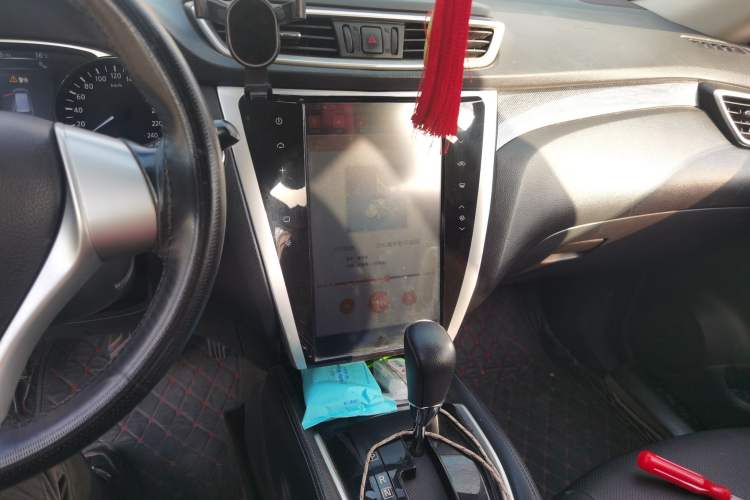Used Nissan X-Trail 2014 2.5L CVT Luxury Edition 4WD Audio And AC Panel