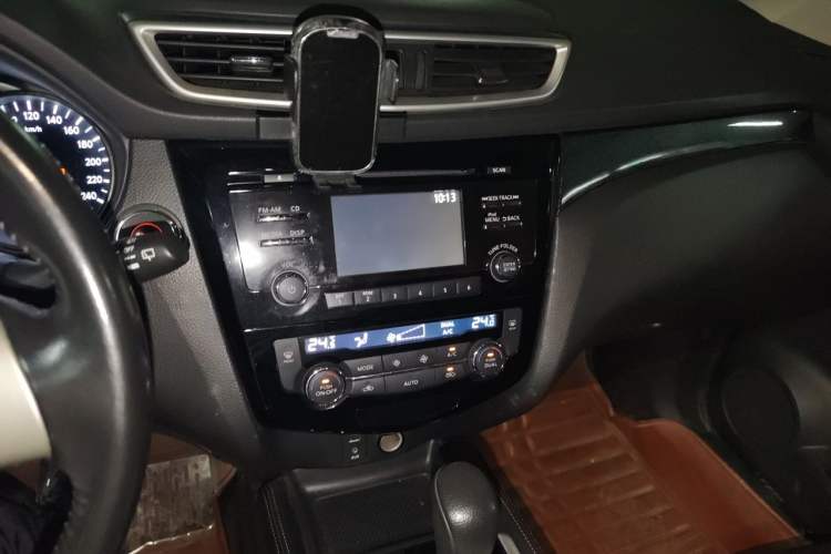 Used Nissan X-Trail 2014 2.5L CVT Leading Edition 4WD Audio And AC Panel
