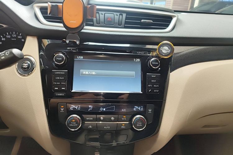 Used Nissan X-Trail 2014 2.5L CVT Luxury Edition 4WD Audio And AC Panel
