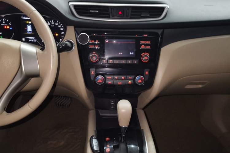 Used Nissan X-Trail 2014 2.0L CVT Comfort Edition 2WD Audio And AC Panel