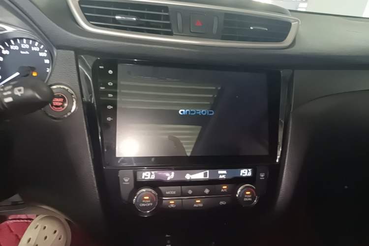 Used Nissan X-Trail 2014 2.0L CVT Comfort Edition 2WD Audio And AC Panel