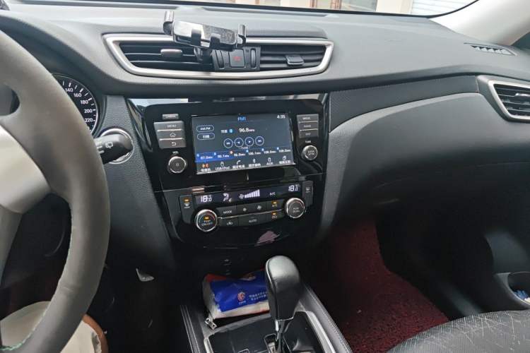Used Nissan X-Trail 2014 2.0L CVT Comfort Edition 2WD Audio And AC Panel