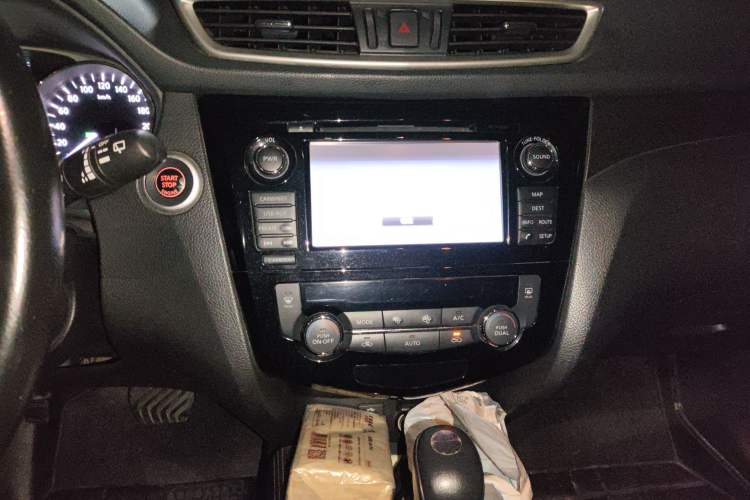 Used Nissan X-Trail 2014 2.0L CVT Smart Edition 2WD Audio And AC Panel