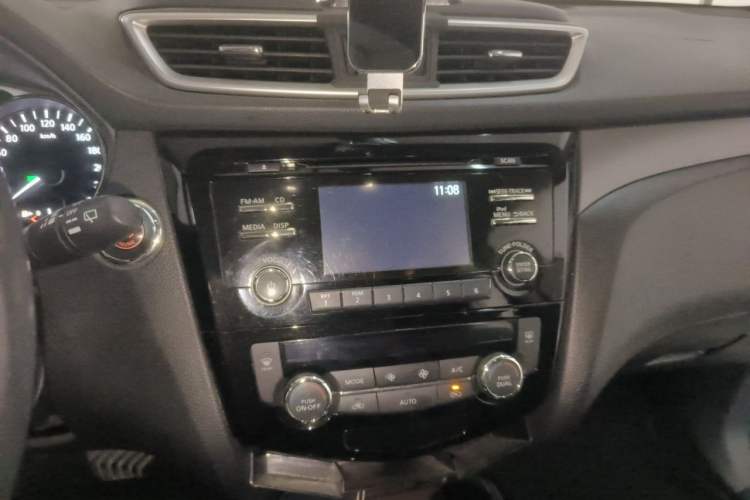 Used Nissan X-Trail 2014 2.0L CVT Comfort Edition 2WD Audio And AC Panel