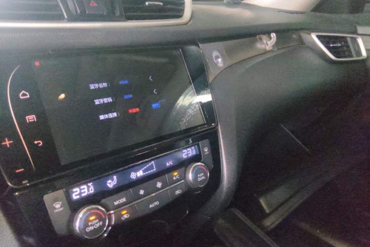Used Nissan X-Trail 2014 2.0L CVT Comfort Edition 2WD Audio And AC Panel