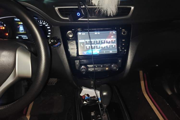 Used Nissan X-Trail 2014 2.0L CVT Comfort Edition 2WD Audio And AC Panel