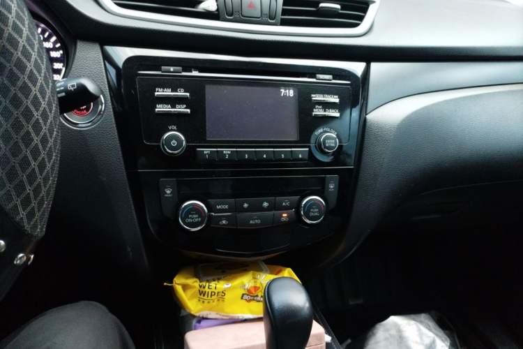 Used Nissan X-Trail 2014 2.0L CVT Comfort Edition 2WD Audio And AC Panel