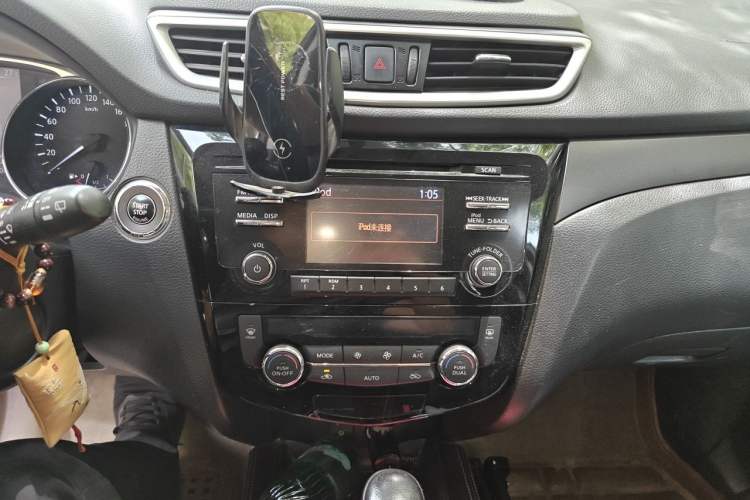 Used Nissan X-Trail 2014 2.0L CVT Comfort Edition 2WD Audio And AC Panel