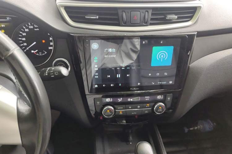 Used Nissan X-Trail 2014 2.0L CVT Comfort Edition 2WD Audio And AC Panel