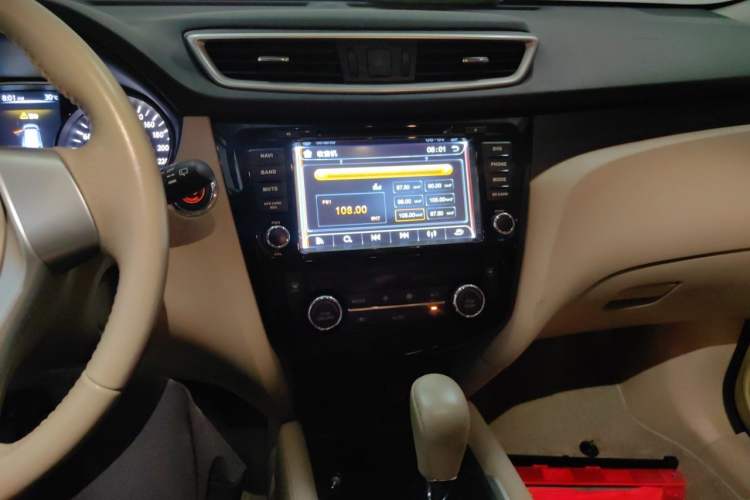 Used Nissan X-Trail 2014 2.0L CVT Comfort Edition 2WD Audio And AC Panel