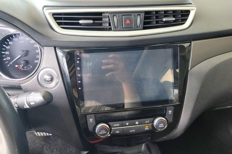 Used Nissan X-Trail 2014 2.0L CVT Comfort Edition 2WD Audio And AC Panel