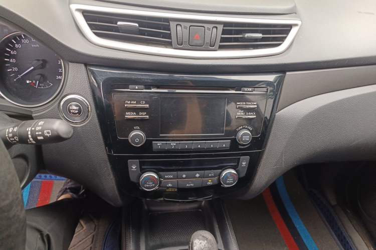 Used Nissan X-Trail 2014 2.0L CVT Comfort Edition 2WD Audio And AC Panel