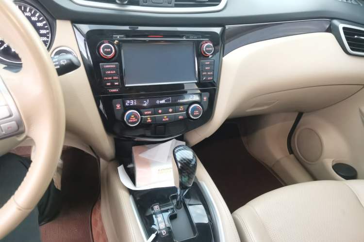 Used Nissan X-Trail 2014 2.5L CVT Ultimate Edition 4WD Audio And AC Panel