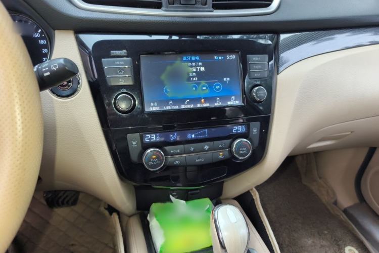 Used Nissan X-Trail 2014 2.5L CVT Leading Edition 4WD Audio And AC Panel