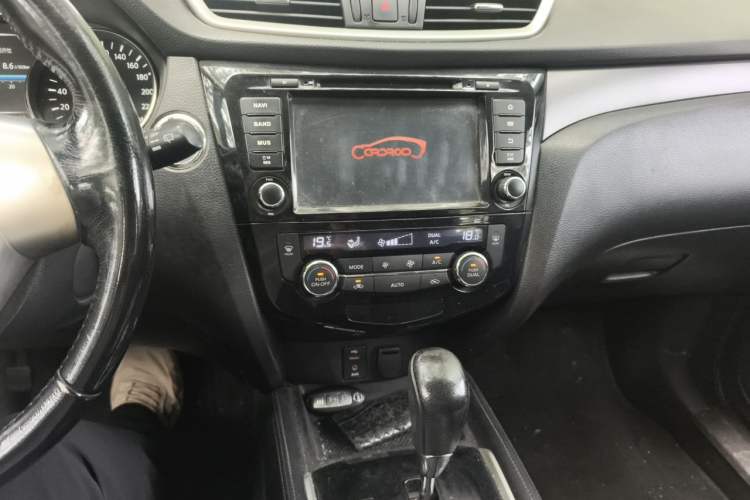 Used Nissan X-Trail 2014 2.0L CVT Comfort Edition 2WD Audio And AC Panel