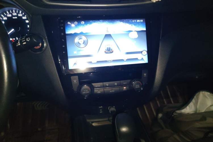 Used Nissan X-Trail 2014 2.0L CVT Comfort Edition 2WD Audio And AC Panel